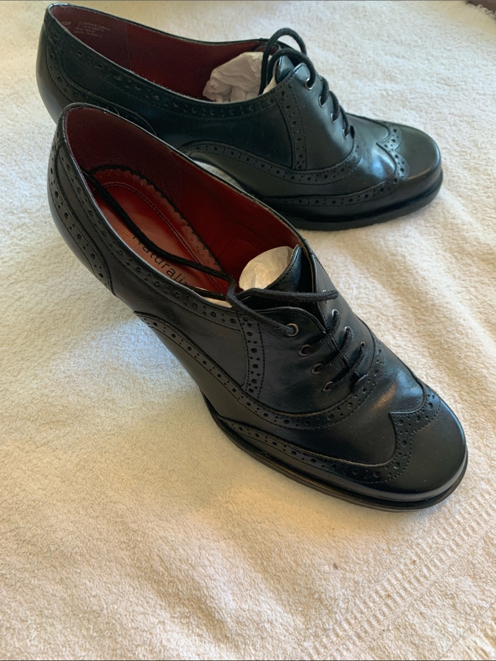 Naturalizer Black Wing Tipped Shoes For The Woman Executive